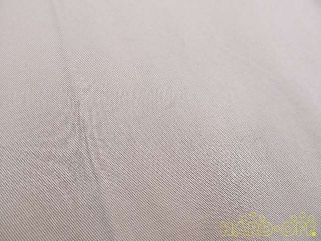 左すそに小さなシミ有