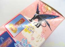 こんな感じのシミ汚れが箱全体にあります。