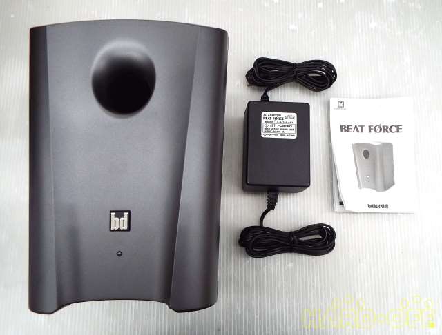 本体・付属品は写真の通りです。ステレオミニプラグやユーザー登録カード等が欠品しています