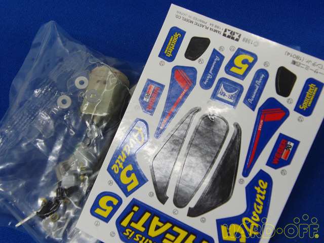 袋の中でグリスが漏れています。ステッカーにキズあります。