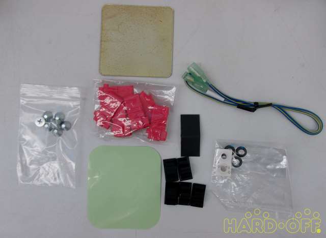 他付属品。シート粘着あり。