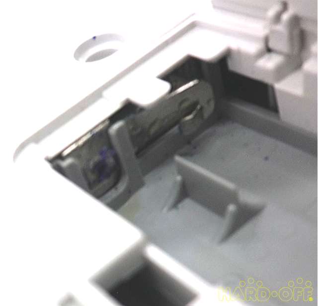本体電池端子に液漏れ跡あり(乾電池入れての動作はしました)