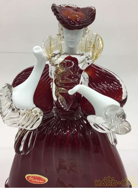 女性:高さ約25・幅17・奥行9Cm