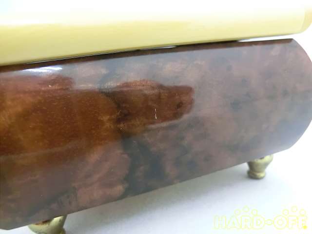 側面にも傷があります