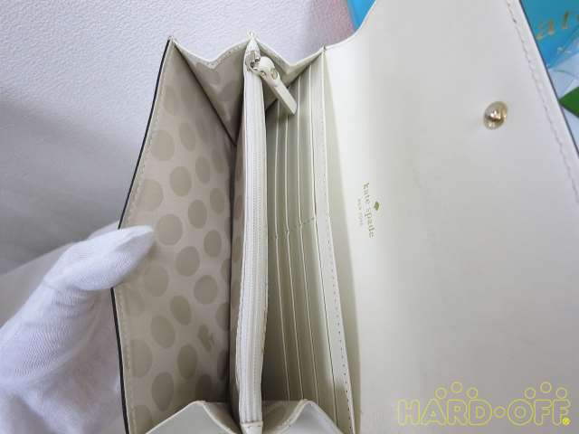 裏地はドッド柄です